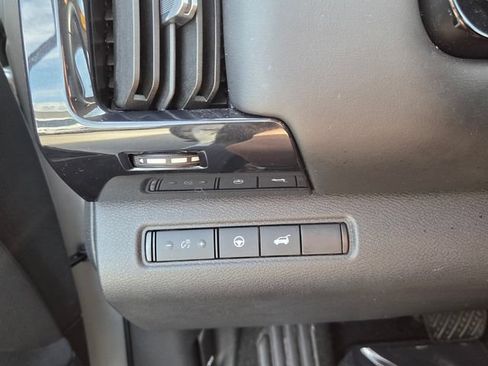 Used 2025 Nissan Pathfinder SV FWD image 29