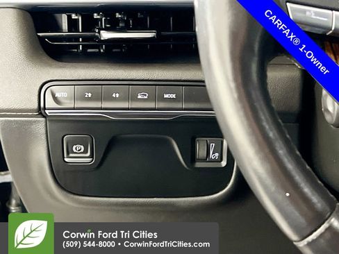 Used 2022 Cadillac Escalade Premium Luxury image 21