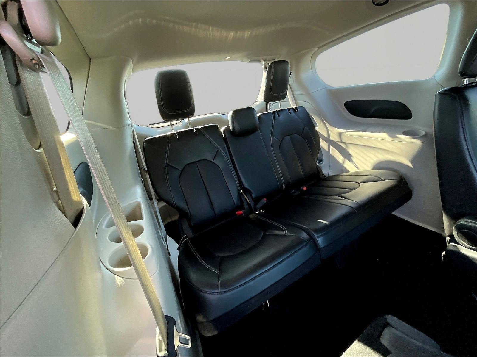 Used 2024 Chrysler Pacifica Touring-L FWD image 25