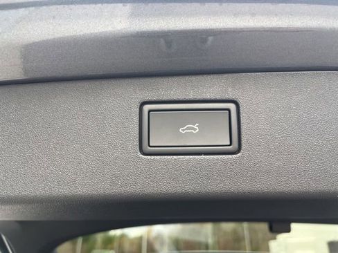 New 2026 Volkswagen Tiguan SE R-Line image 25