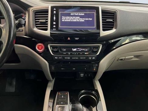 Used 2017 Honda Pilot Touring image 9