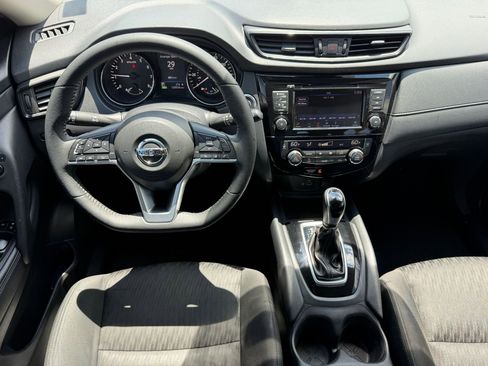 Used 2020 Nissan Rogue SV FWD image 25