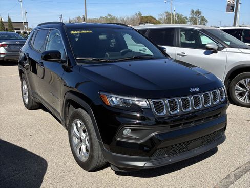 Used 2025 Jeep Compass Latitude image 15