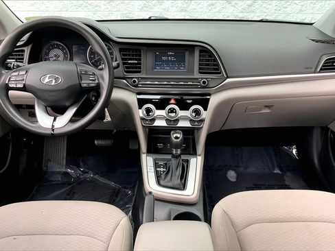 Used 2019 Hyundai Elantra SE image 15