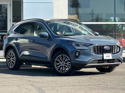 Certified 2025 Ford Escape SE w/ PHEV Premium Package image 2