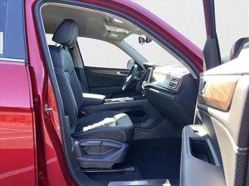 Used 2025 Volkswagen Atlas SE image 18