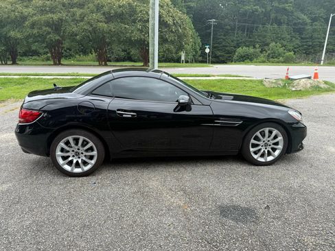 Used 2018 Mercedes-Benz SLC 300 image 4
