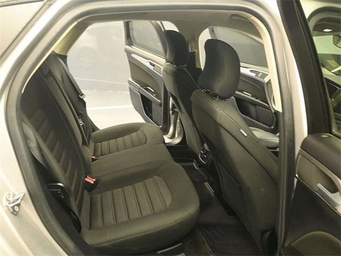 Used 2018 Ford Fusion SE w/ Fusion SE Technology Package image 16