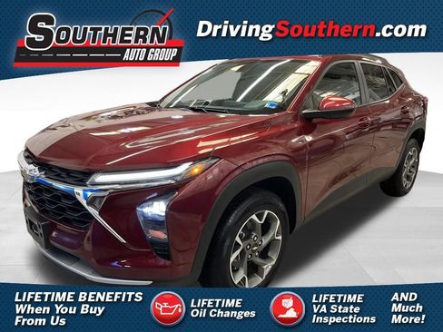 Used 2024 Chevrolet Trax LT w/ Driver Confidence Package FWD image 1