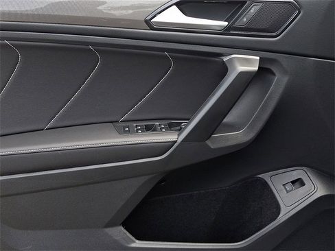 Used 2024 Volkswagen Tiguan SE R-Line image 13