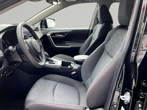 Certified 2025 Toyota RAV4 XLE w/ Convenience Package FWD image 23