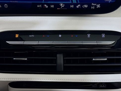 Used 2025 Buick Enclave Avenir w/ Super Cruise Package image 16