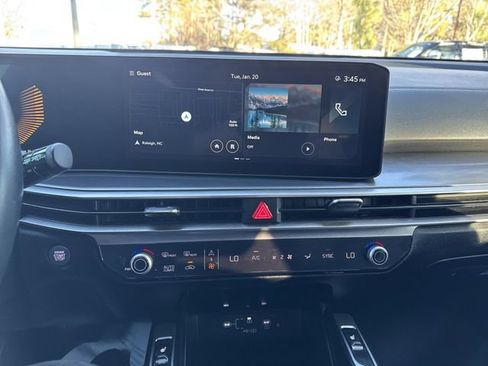 Used 2024 Kia Sorento S FWD image 25