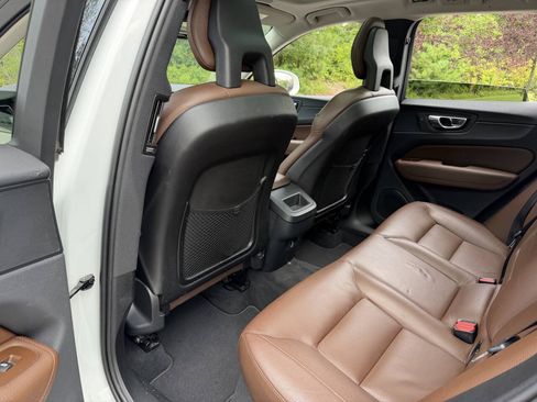 Used 2018 Volvo XC60 T5 Momentum w/ Convenience Package AWD/4WD image 29
