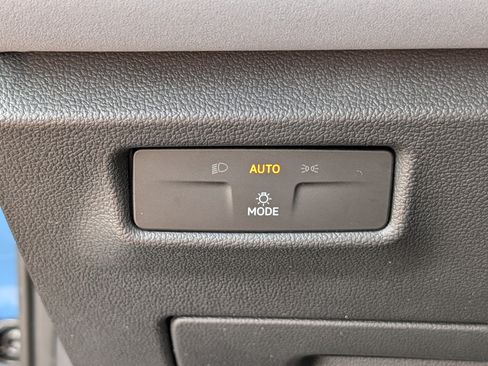 Certified 2025 Volkswagen Tiguan SE R-Line AWD/4WD image 26
