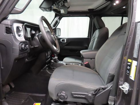 Used 2024 Jeep Wrangler Unlimited Sahara w/ Technology Group AWD/4WD image 14