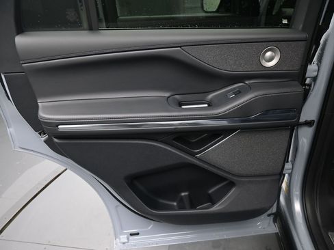 New 2025 Lincoln Navigator Reserve image 14