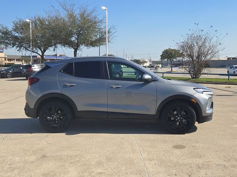 Used 2024 Buick Encore GX Sport Touring image 2
