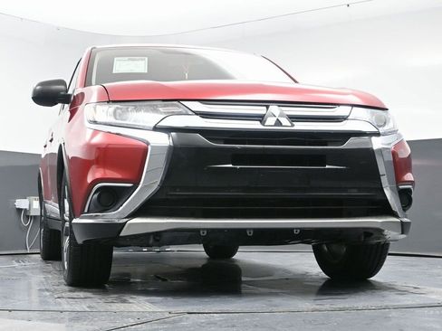 Used 2018 Mitsubishi Outlander ES image 49