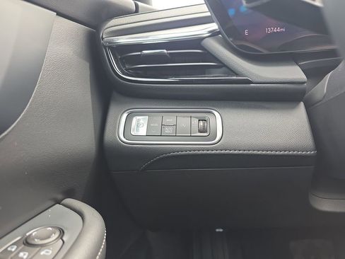 Used 2025 Buick Enclave Preferred AWD/4WD image 18
