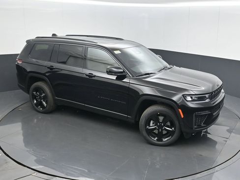 New 2026 Jeep Grand Cherokee L Limited w/ Limited Altitude Package AWD/4WD image 36