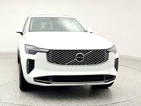 Used 2025 Volvo XC90 B6 Plus image 2