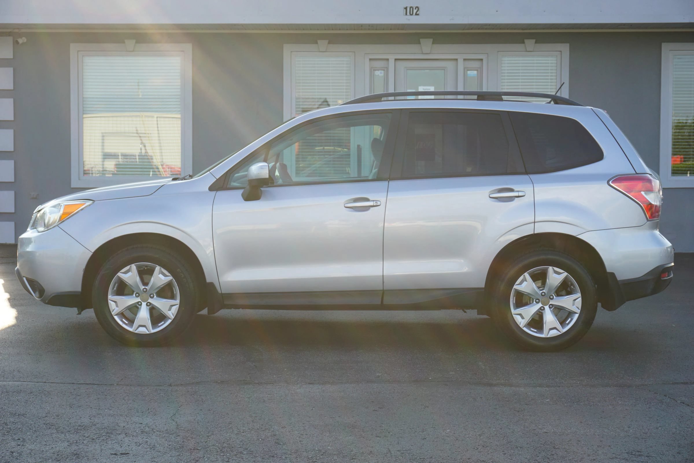 Used 2014 Subaru Forester 2.5i Premium w/ All-Weather Package AWD/4WD image 8