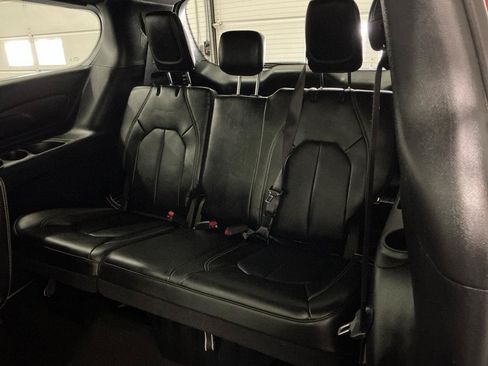 Used 2025 Chrysler Pacifica Select AWD/4WD image 13