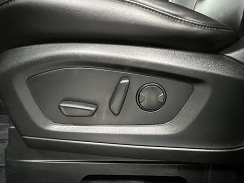 Used 2024 Ford Explorer XLT w/ Equipment Group 202A image 23