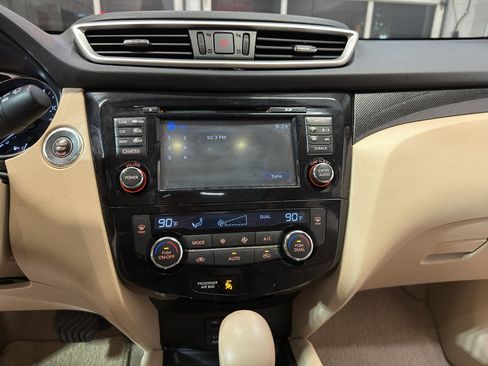 Used 2014 Nissan Rogue SL w/ SL Premium Package image 18