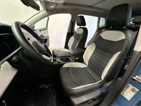 Certified 2025 Volkswagen Taos SEL AWD/4WD image 19