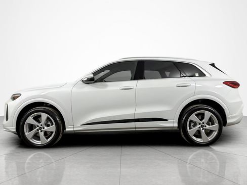 Used 2025 Audi Q5 Premium Plus w/ Premium Plus AWD/4WD image 2