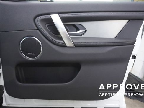 Used 2025 Land Rover Discovery Sport Dynamic SE image 21