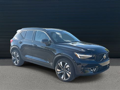 New 2026 Volvo XC40 B5 Ultra w/ Climate Package image 3