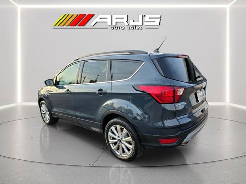 Used 2019 Ford Escape SEL image 3