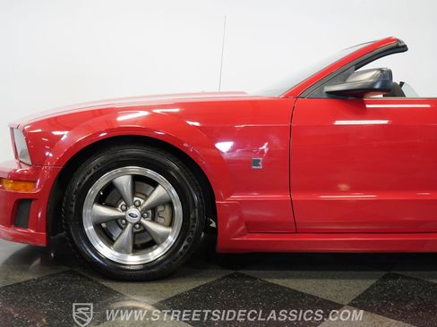 Used 2005 Ford Mustang GT image 28