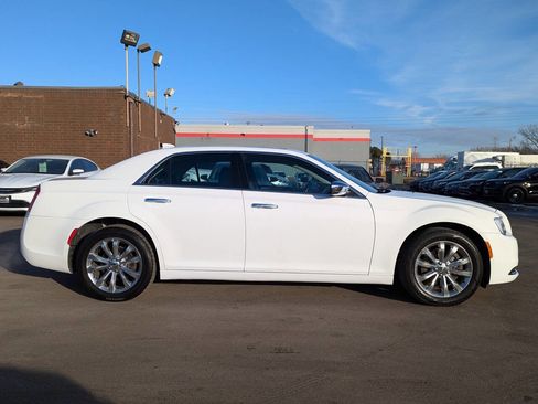 Used 2020 Chrysler 300 Limited image 3