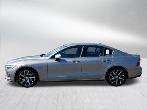 Used 2019 Volvo S60 T6 Momentum w/ Premium Package AWD/4WD image 4