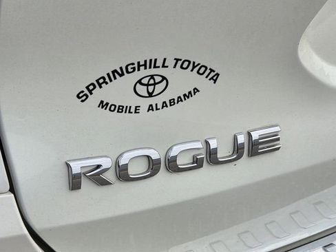 Used 2017 Nissan Rogue SV image 27