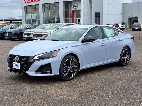 New 2026 Nissan Altima 2.5 SR w/ SR Premium Package FWD image 3