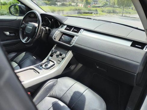 Used 2017 Land Rover Range Rover Evoque SE image 17