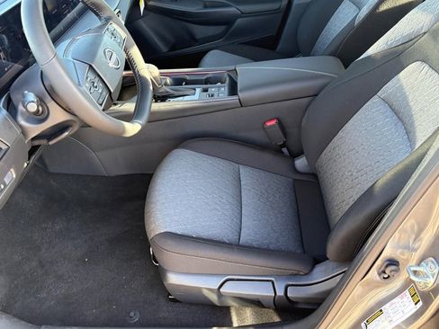 New 2026 Nissan Sentra SV FWD image 17