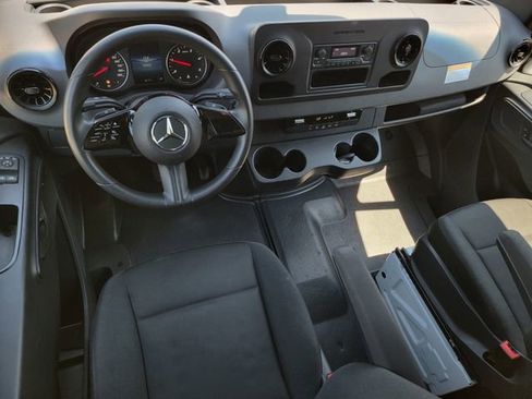 Used 2025 Mercedes-Benz Sprinter 2500 image 27