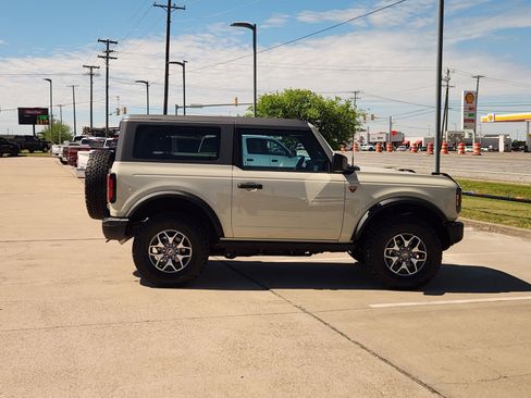 Used 2025 Ford Bronco Badlands AWD/4WD image 7