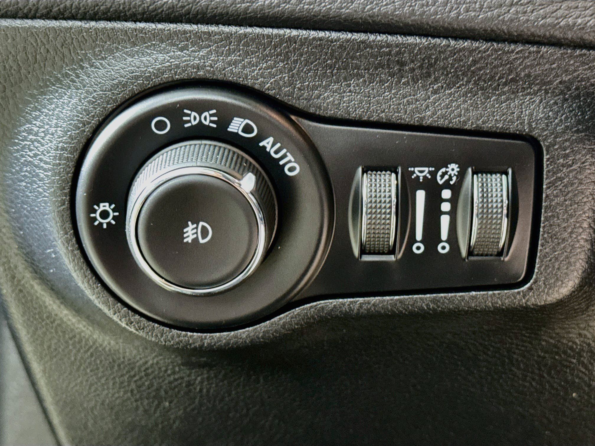 Used 2021 Jeep Compass Latitude w/ Sun and Sound Group AWD/4WD image 12