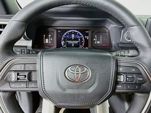 New 2026 Toyota 4Runner SR5 AWD/4WD image 15