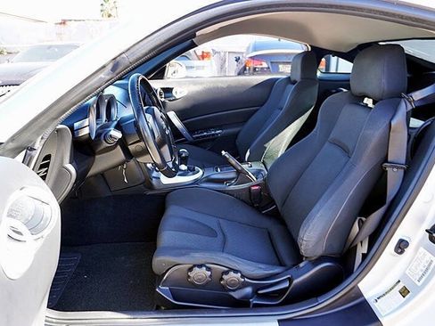 Used 2006 Nissan 350Z Base 2dr Coupe w/ (N93) Cargo Convenience Pkg image 16