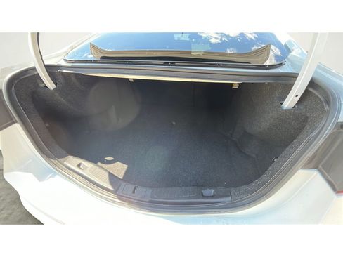 Used 2018 Ford Fusion SE w/ Fusion SE Technology Package FWD image 17