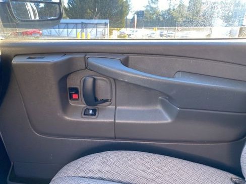 Used 2015 GMC Savana 2500 image 24