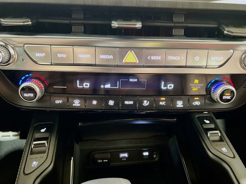 Used 2024 Kia Telluride SX image 12